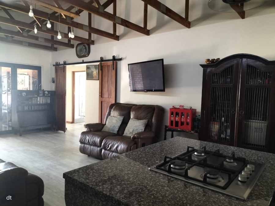 5 Bedroom Property for Sale in Fraaiuitsig Western Cape